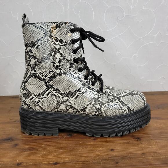 Mia Cortez Womens Military Combat Boots Sz 6.5 Gray Faux Snakeskin Platform NEW - Picture 1 of 10
